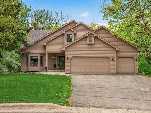 14924 Oak Ridge Court W, Burnsville, MN 55306