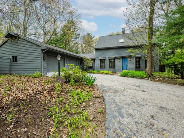 4755 Chicago Path, Stevensville, MI 49127