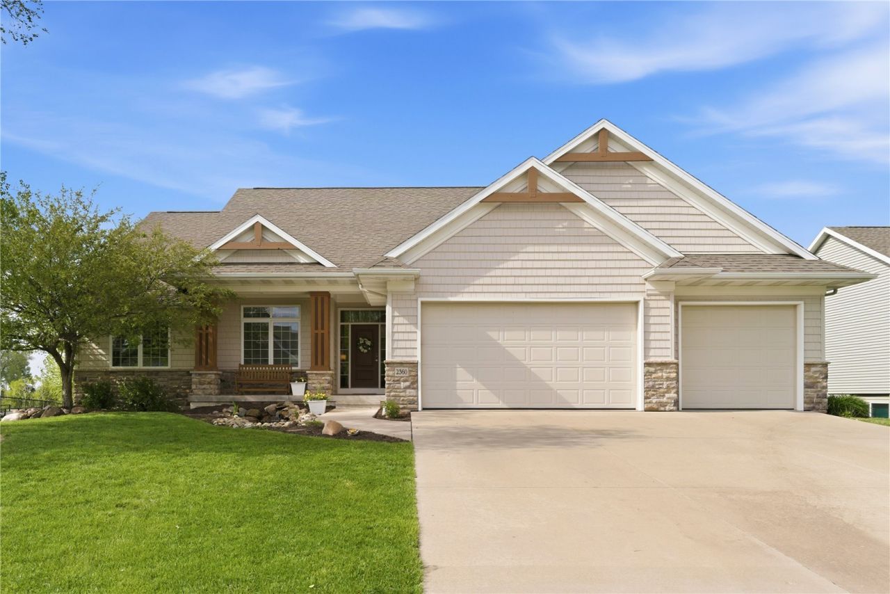 2360 Grey Wolf, Hiawatha, IA 52233 Main Photo