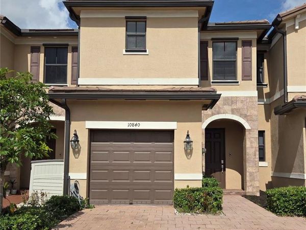 10840 W 33rd Ln, Hialeah, FL 33018