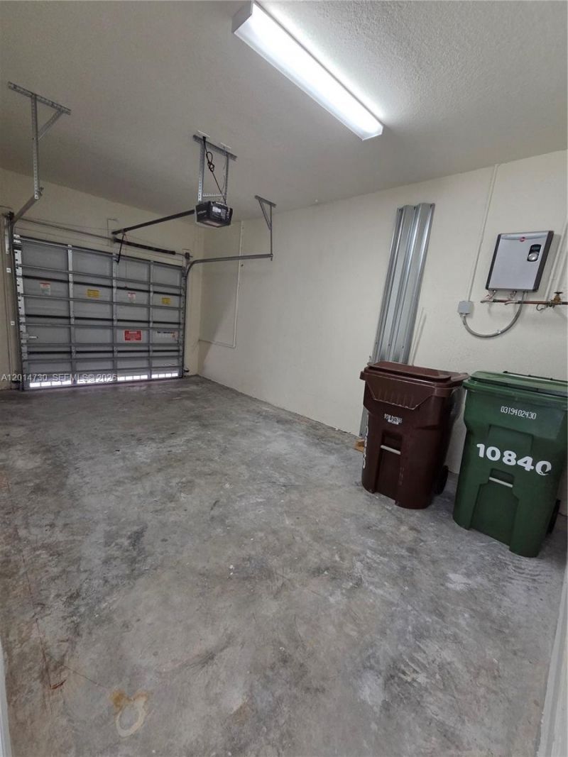 10840 W 33rd Ln, Hialeah, FL 33018 Photo