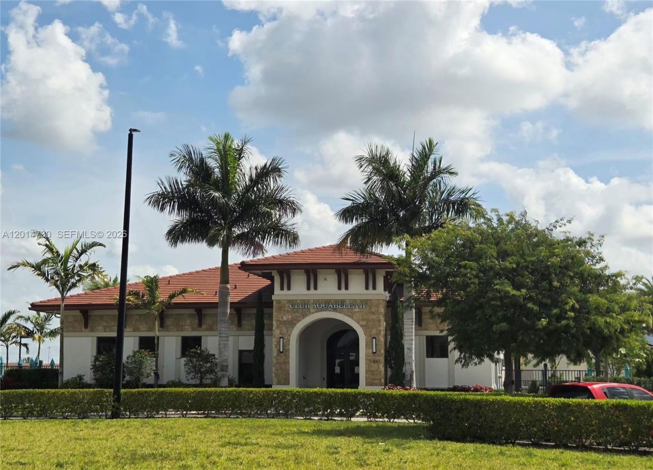 10840 W 33rd Ln, Hialeah, FL 33018 Photo