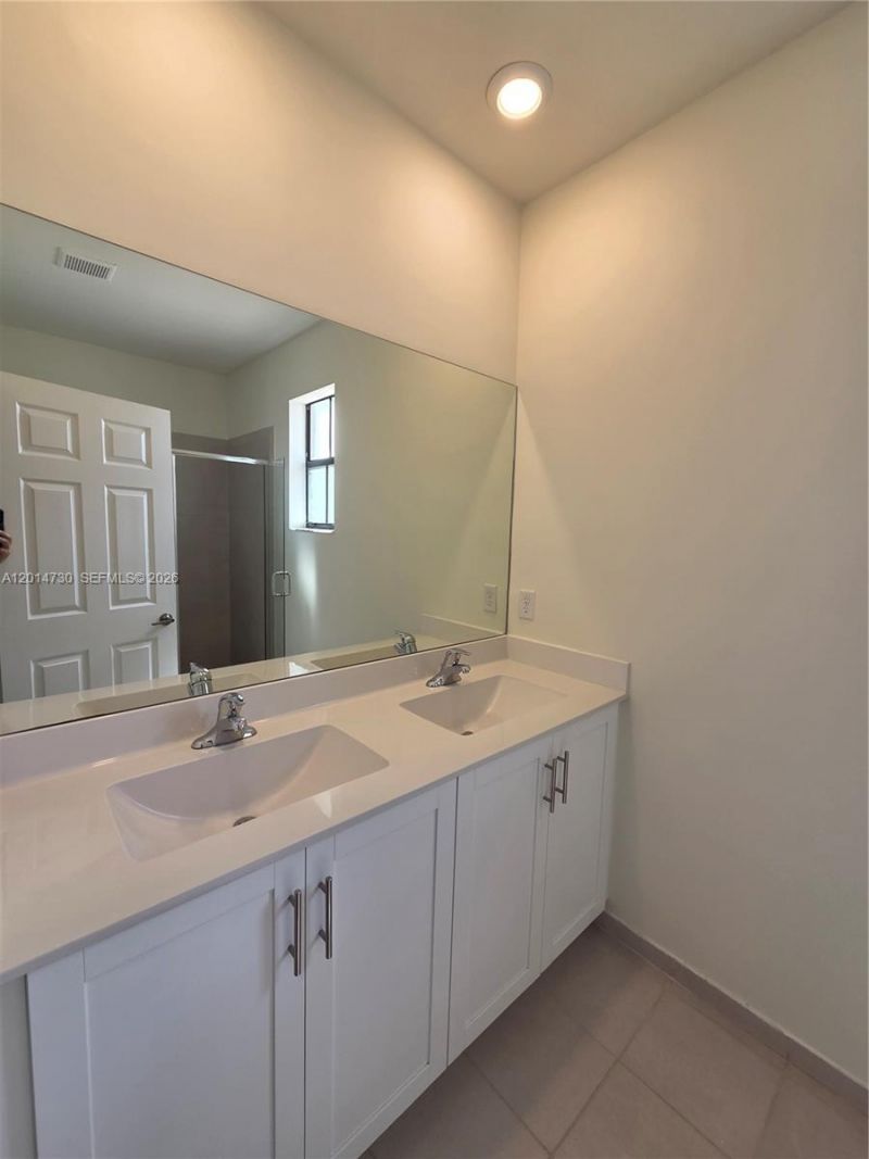 10840 W 33rd Ln, Hialeah, FL 33018 Photo