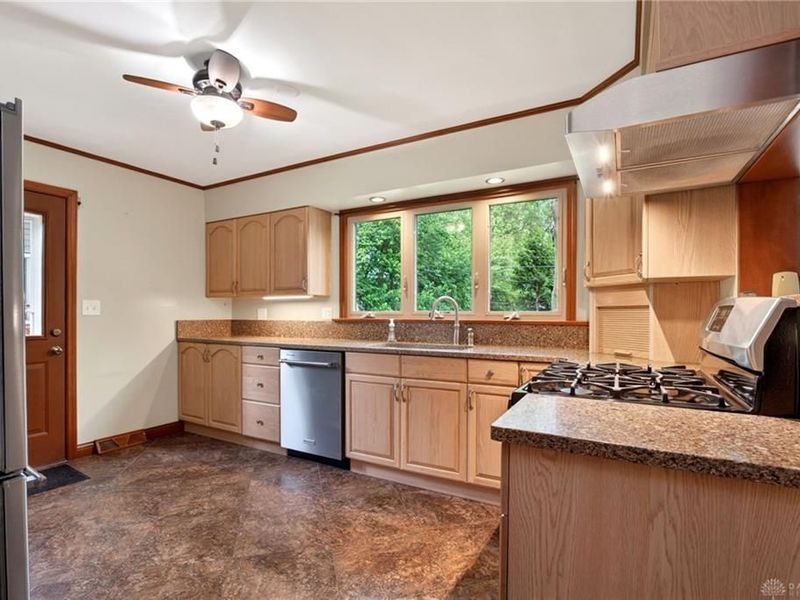 149 Balmoral Drive, Dayton, OH 45429 Photo 9