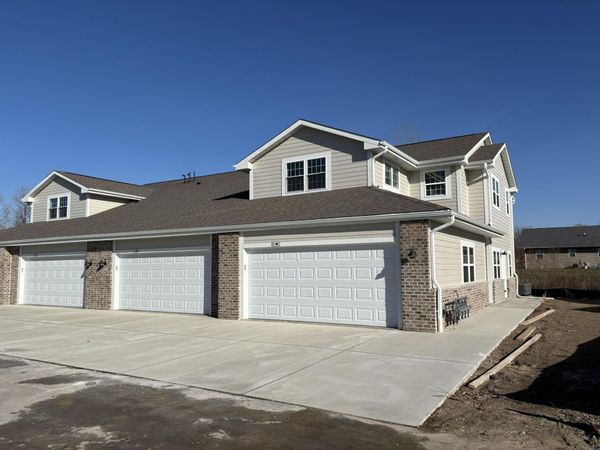 465 Hillary Cir, Unit B, Johnson Creek, WI 53038
