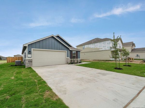 1374 RIOS BEND DR, New Braunfels, TX 78130