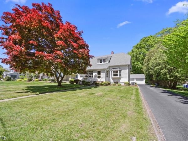 35 Mulder Ln, Midland Park, NJ 07432