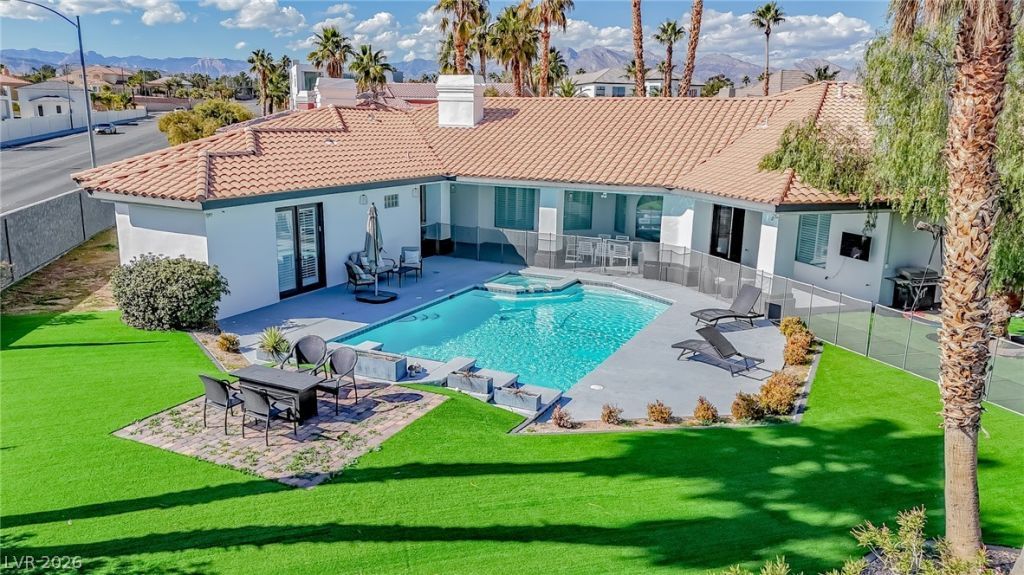 1740 Oval Circle , Las Vegas, NV 89117 Main Photo
