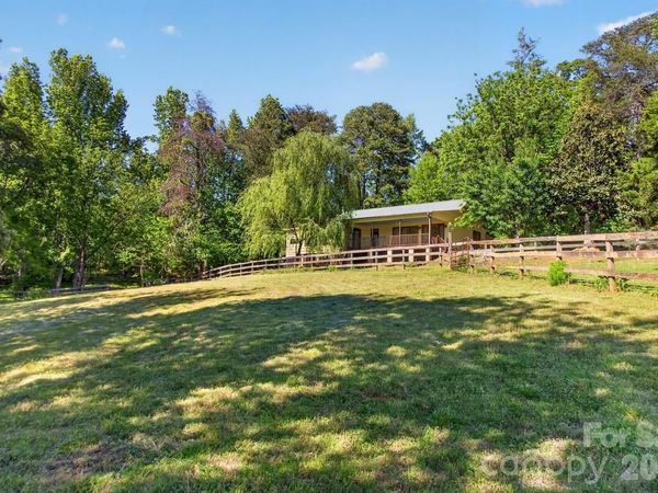 3205 Collinsville Road , Columbus, NC 28722