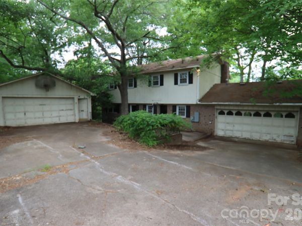 607 Willow Lane , Harrisburg, NC 28075