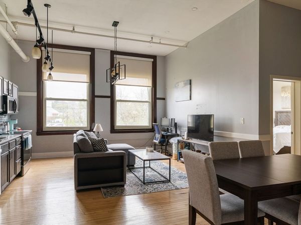 948 Main St, Unit 205, Waltham, MA 02451
