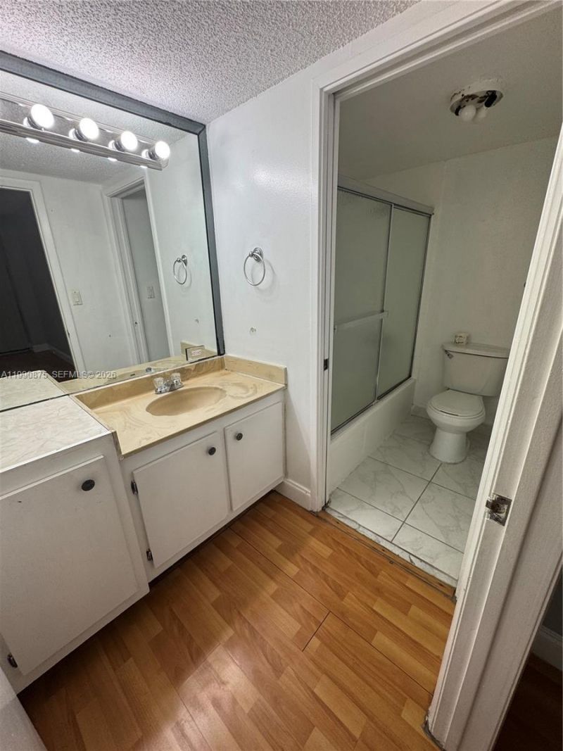 17021 N Bay Rd , Unit 303, Sunny Isles Beach, FL 33160 Photo