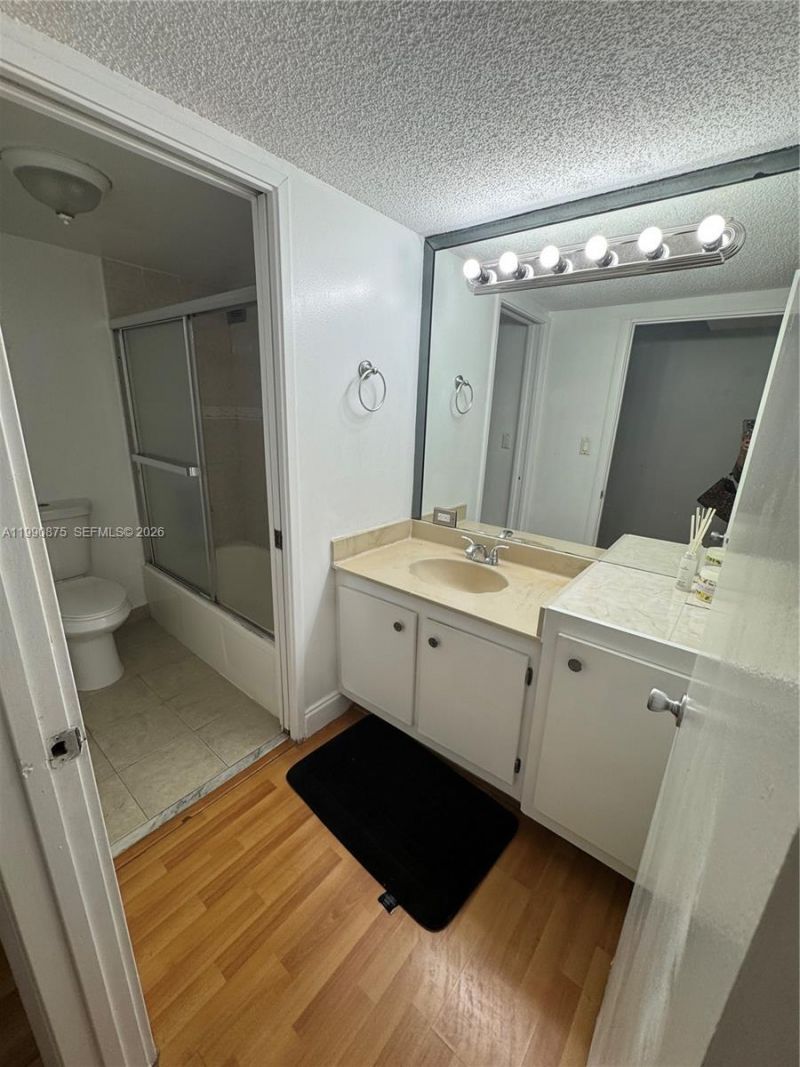 17021 N Bay Rd , Unit 303, Sunny Isles Beach, FL 33160 Photo