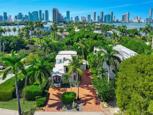 1281 S Venetian Way , Miami, FL 33139
