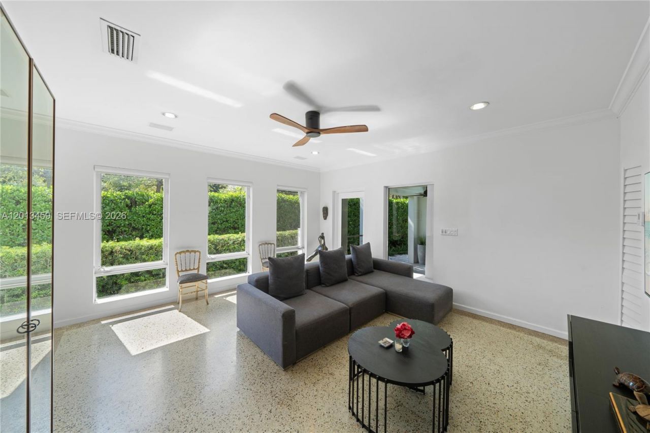 1281 S Venetian Way , Miami, FL 33139 Photo