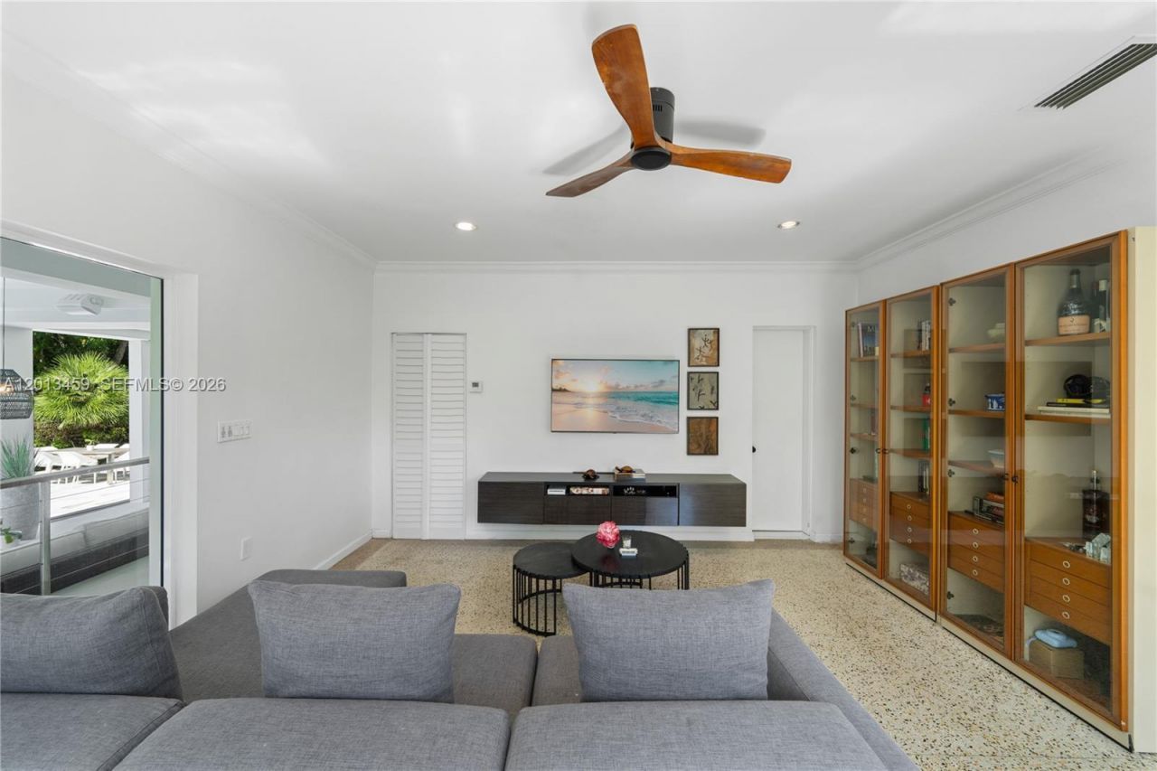 1281 S Venetian Way , Miami, FL 33139 Photo