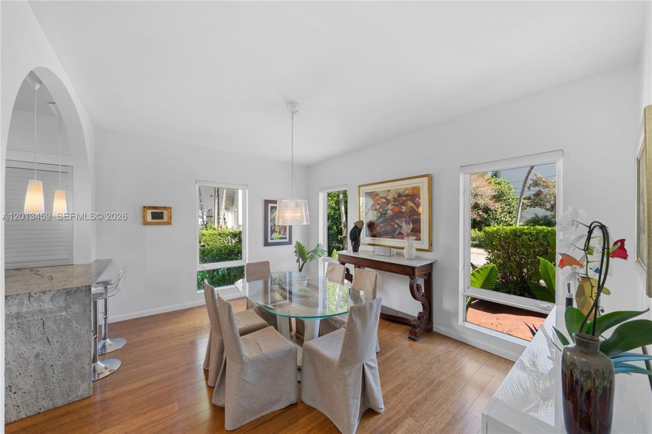 1281 S Venetian Way , Miami, FL 33139 Photo