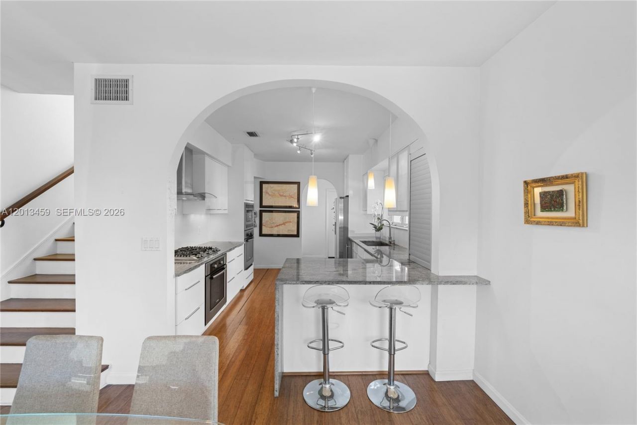 1281 S Venetian Way , Miami, FL 33139 Photo