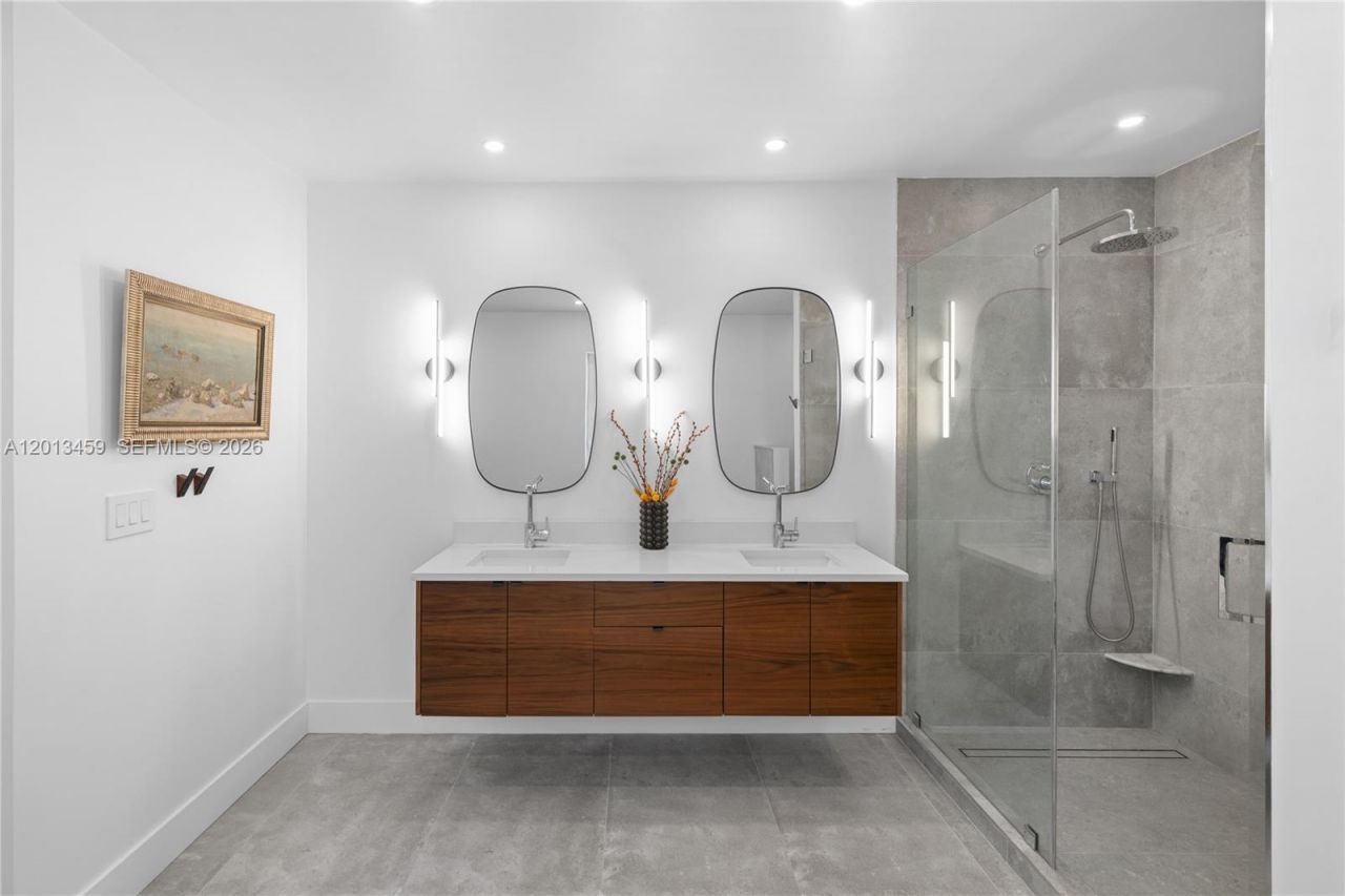 1281 S Venetian Way , Miami, FL 33139 Photo