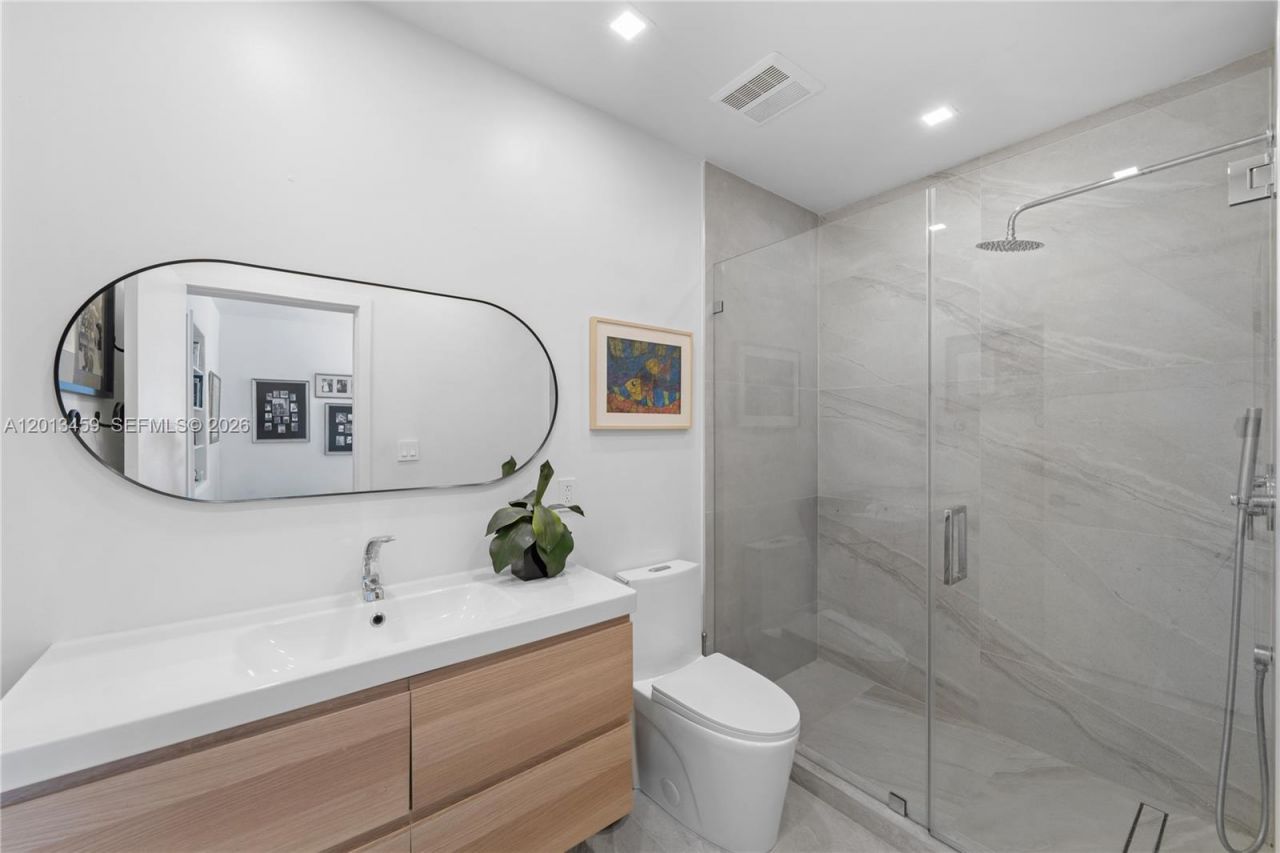 1281 S Venetian Way , Miami, FL 33139 Photo