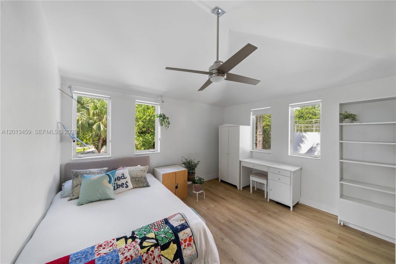 1281 S Venetian Way , Miami, FL 33139 Photo