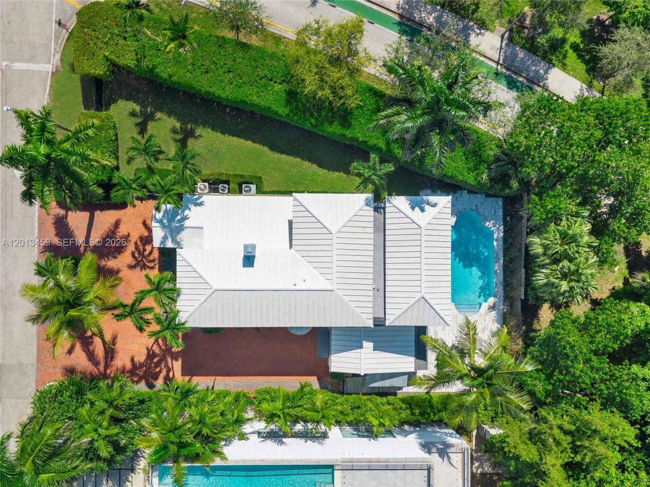 1281 S Venetian Way , Miami, FL 33139 Photo