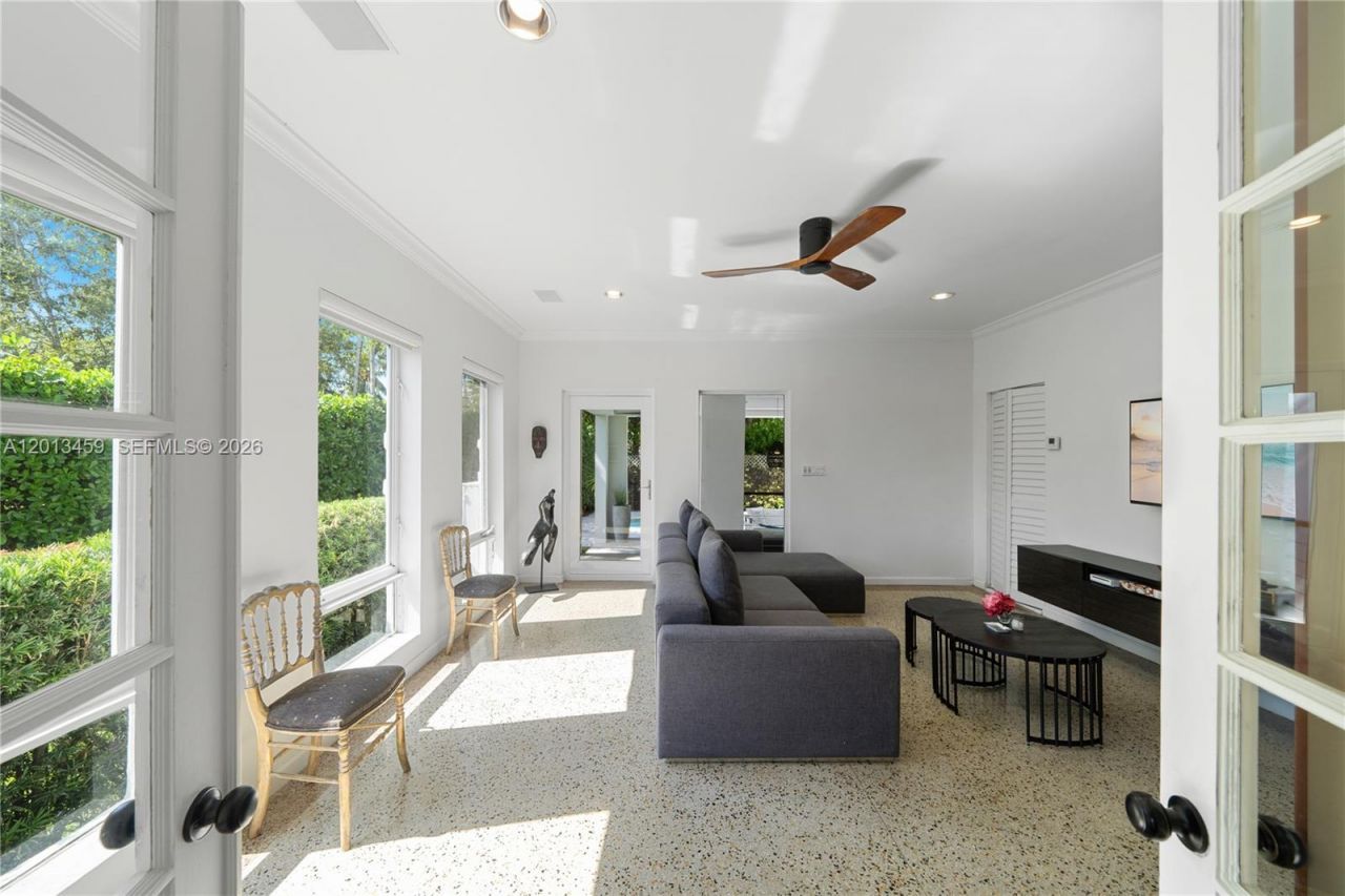 1281 S Venetian Way , Miami, FL 33139 Photo