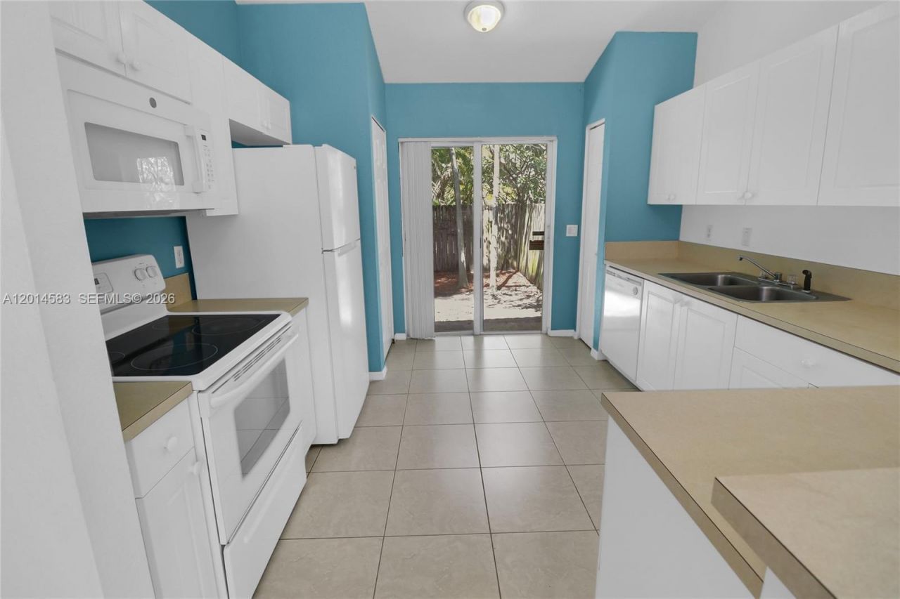 117 SE 3rd Ave, Unit 9, Hallandale Beach, FL 33009 Photo