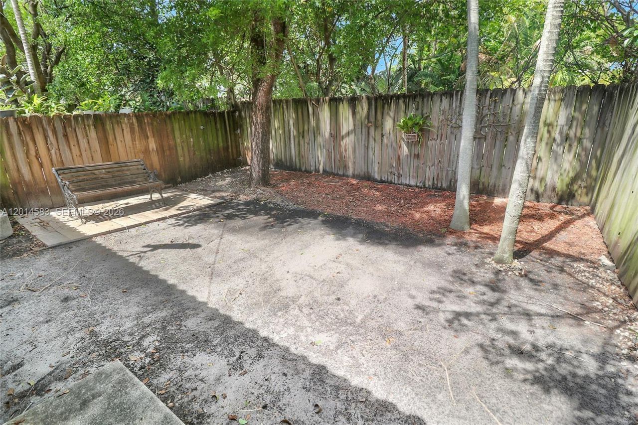 117 SE 3rd Ave, Unit 9, Hallandale Beach, FL 33009 Photo