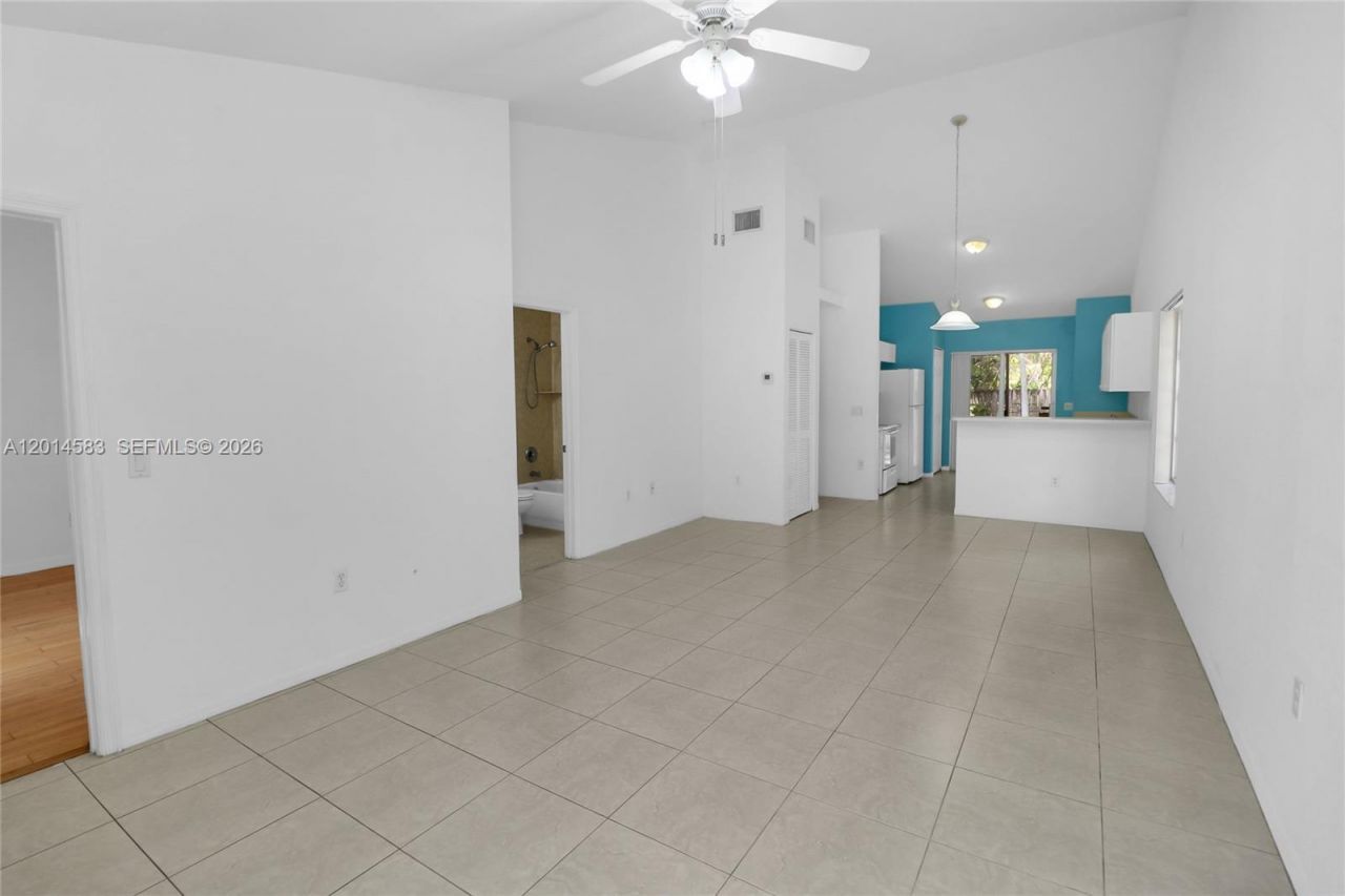 117 SE 3rd Ave, Unit 9, Hallandale Beach, FL 33009 Photo