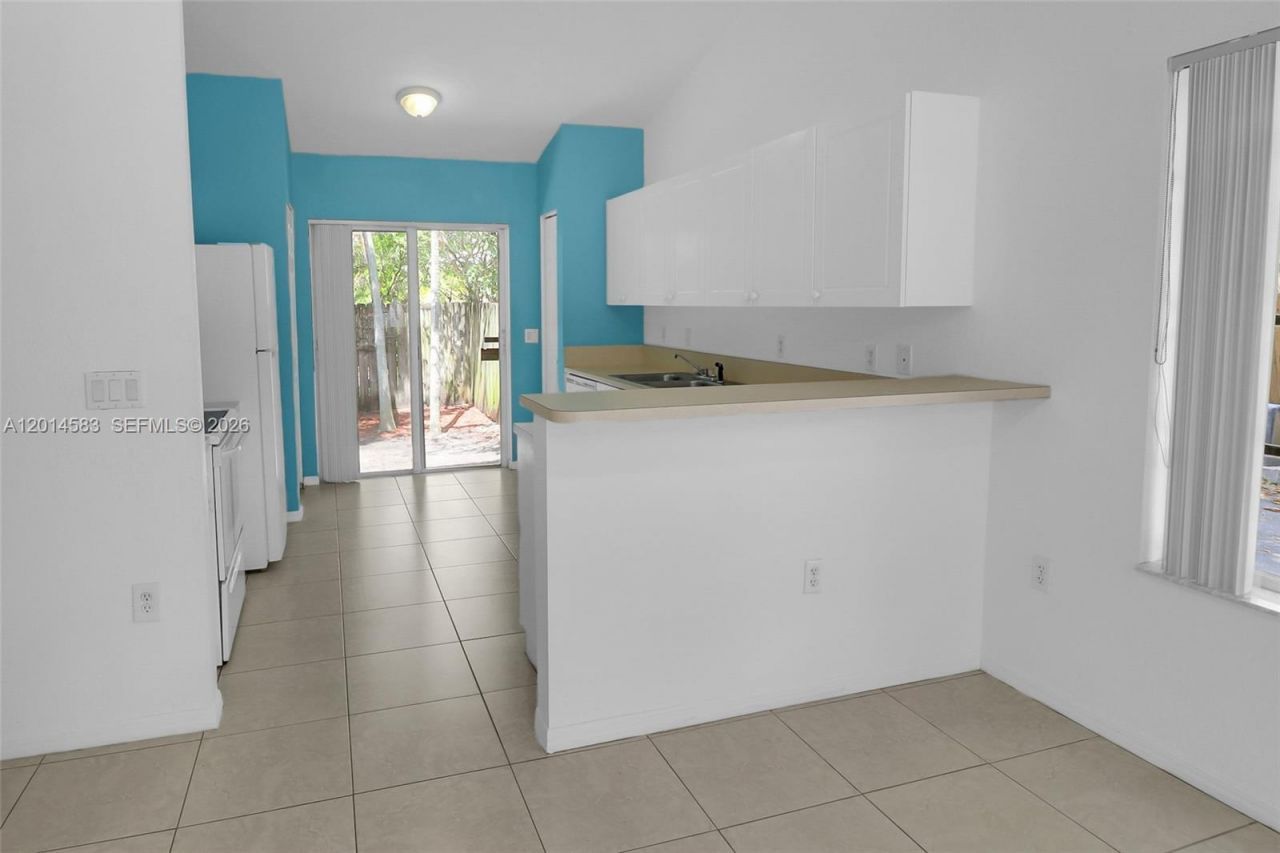 117 SE 3rd Ave, Unit 9, Hallandale Beach, FL 33009 Photo
