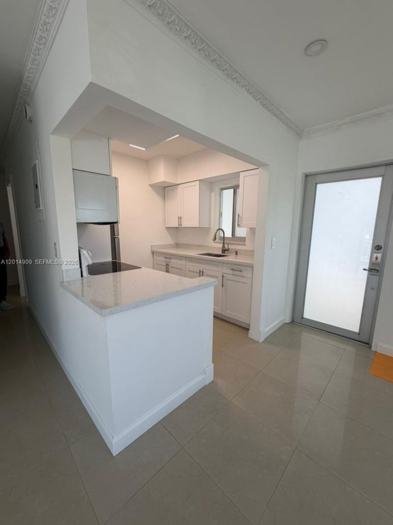 641 Espanola Way , Unit 14, Miami Beach, FL 33139 Photo