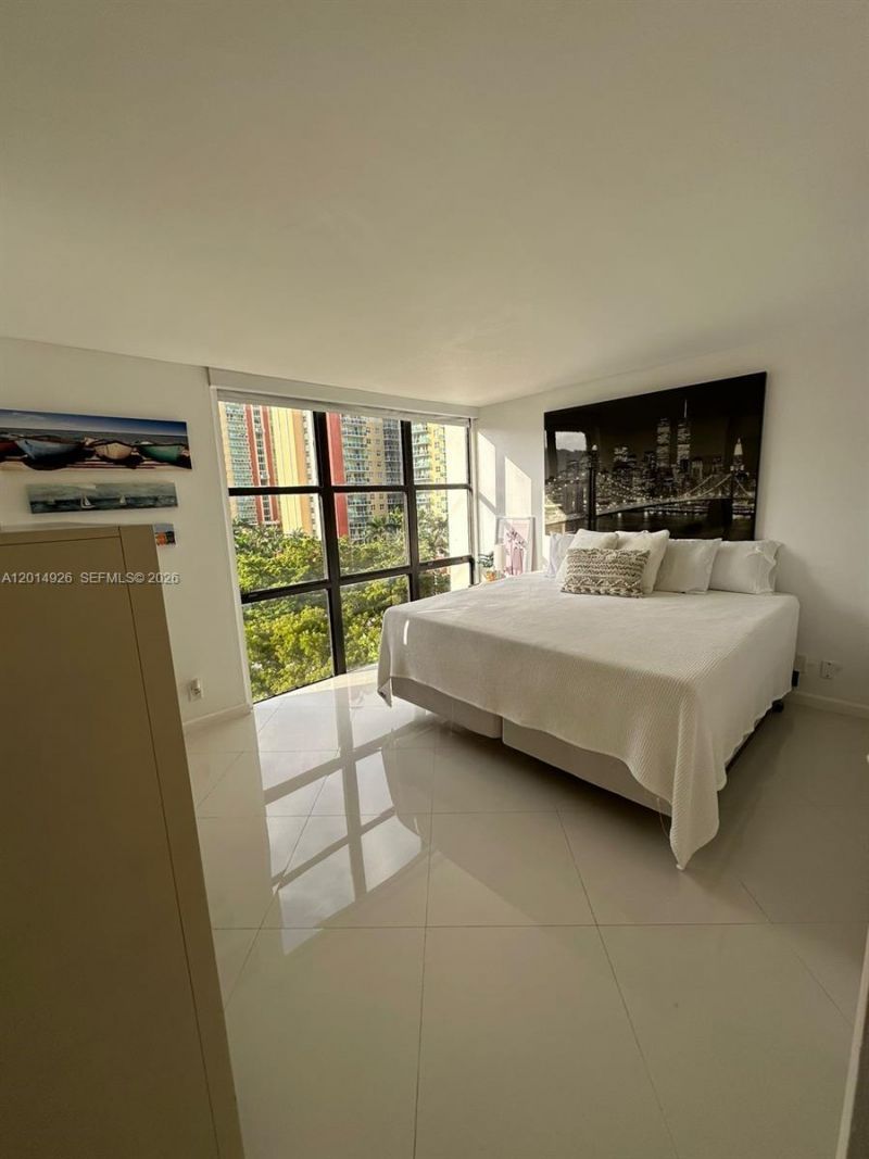 17021 N Bay Rd , Unit 815, Sunny Isles Beach, FL 33160 Photo