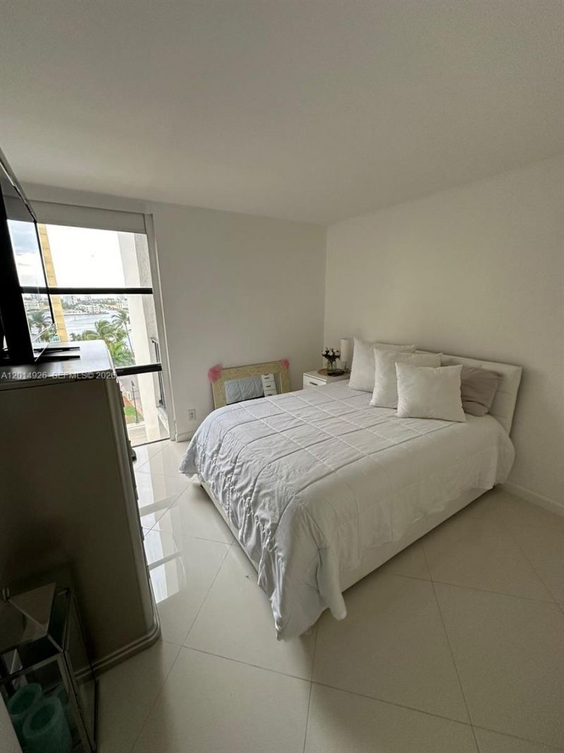 17021 N Bay Rd , Unit 815, Sunny Isles Beach, FL 33160 Photo