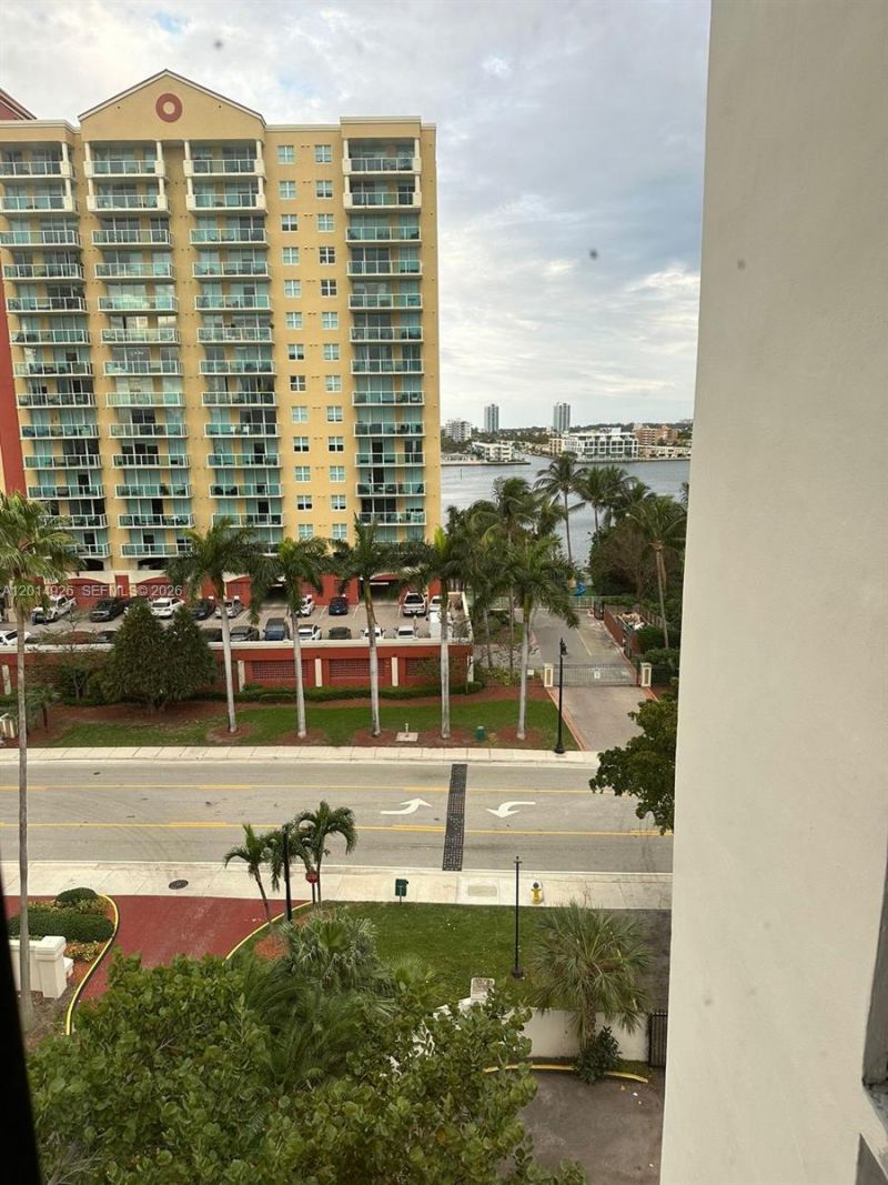 17021 N Bay Rd , Unit 815, Sunny Isles Beach, FL 33160 Photo