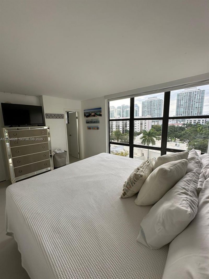 17021 N Bay Rd , Unit 815, Sunny Isles Beach, FL 33160 Photo