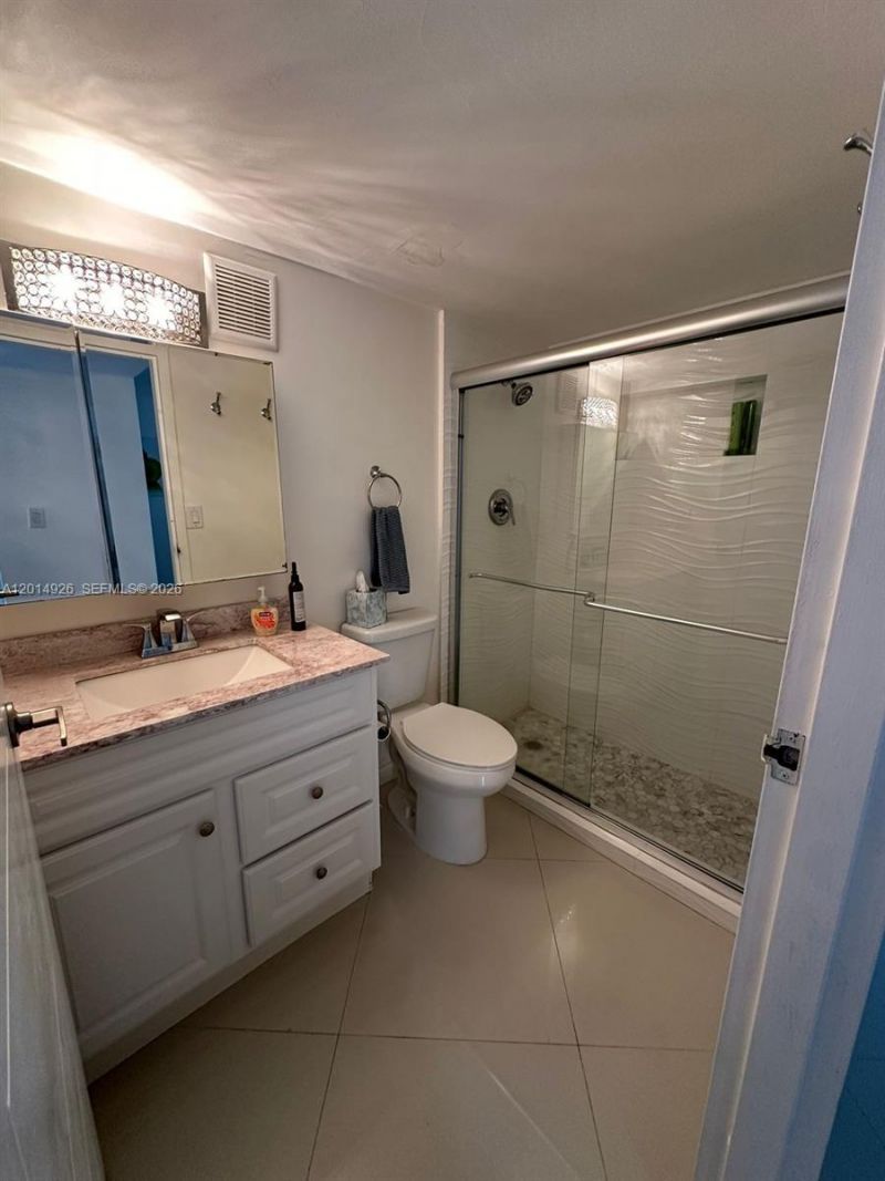 17021 N Bay Rd , Unit 815, Sunny Isles Beach, FL 33160 Photo
