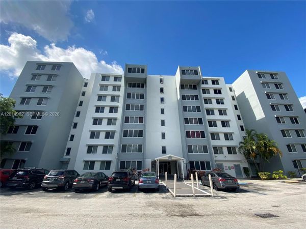 9143 SW 77 AV , Unit B107, Miami, FL 33156