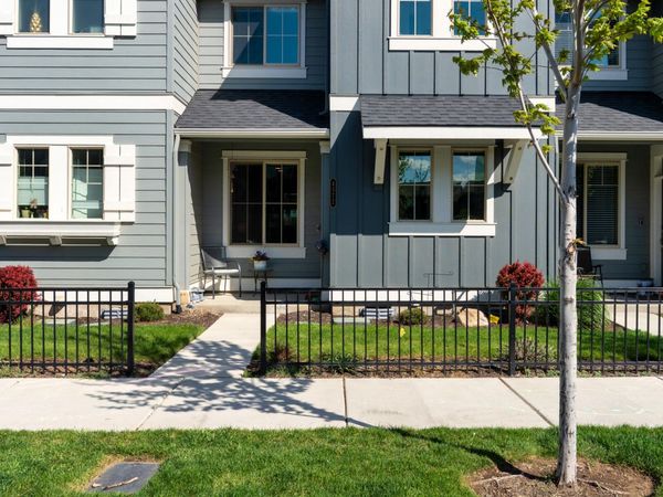 4572 SW 37th Street, Redmond, OR 97756