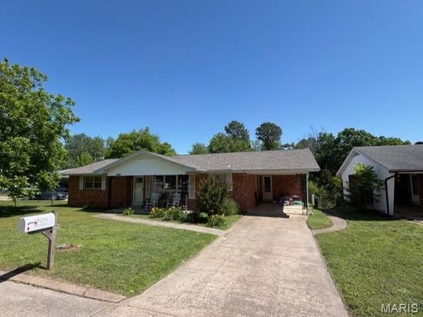 1905 Seifert Drive , Poplar Bluff, MO 63901