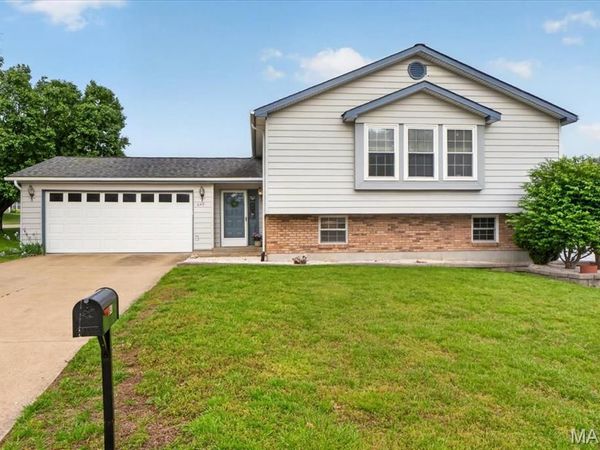 649 Bull Valley Drive , St Peters, MO 63304