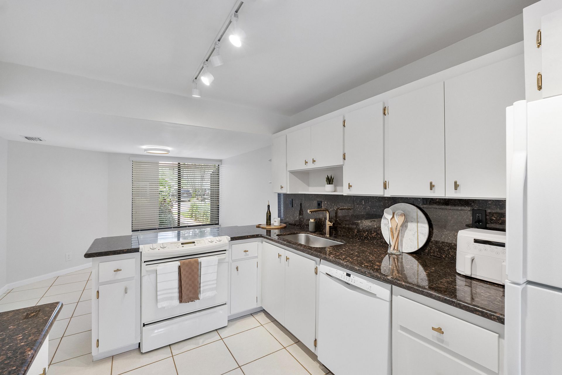 9717 N New River Canal Road, Unit 409, Plantation, FL 33324 Photo