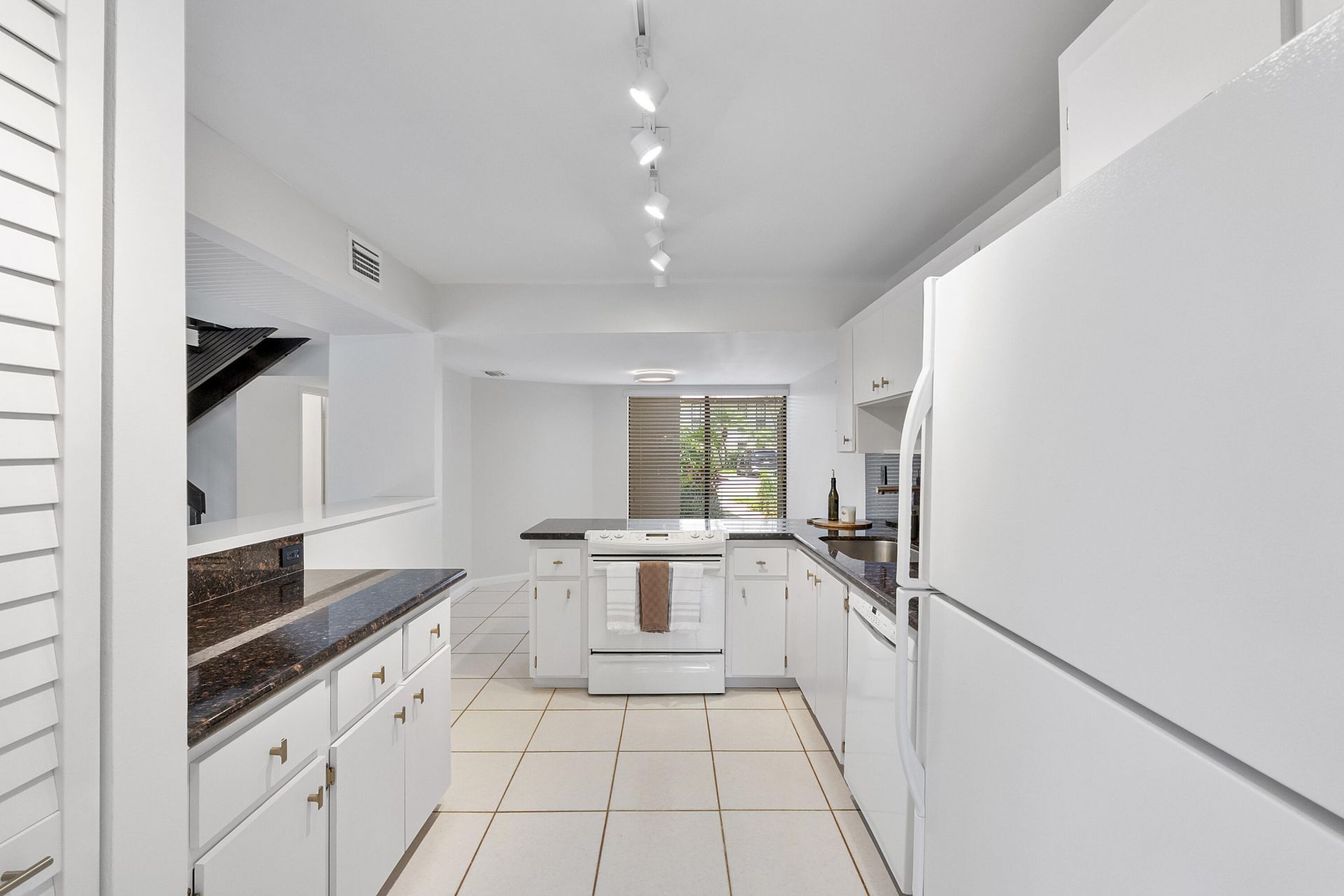 9717 N New River Canal Road, Unit 409, Plantation, FL 33324 Photo