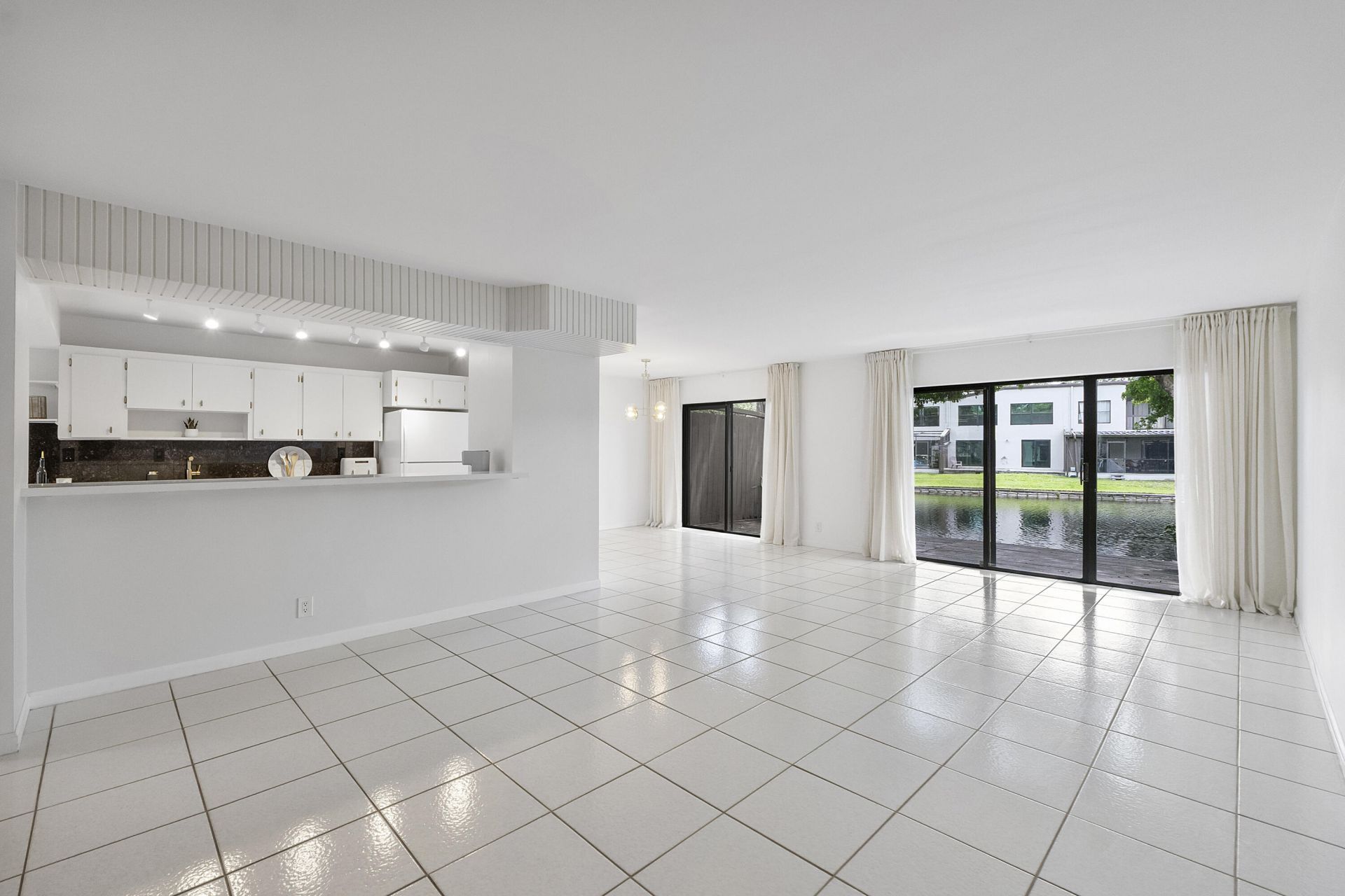 9717 N New River Canal Road, Unit 409, Plantation, FL 33324 Photo