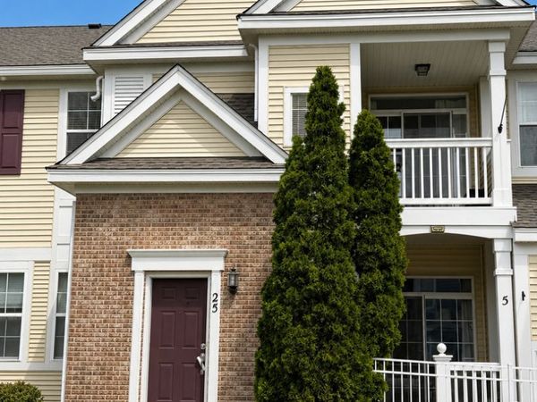 2225 Aurora Drive, Unit 25, Pingree Grove, IL 60140