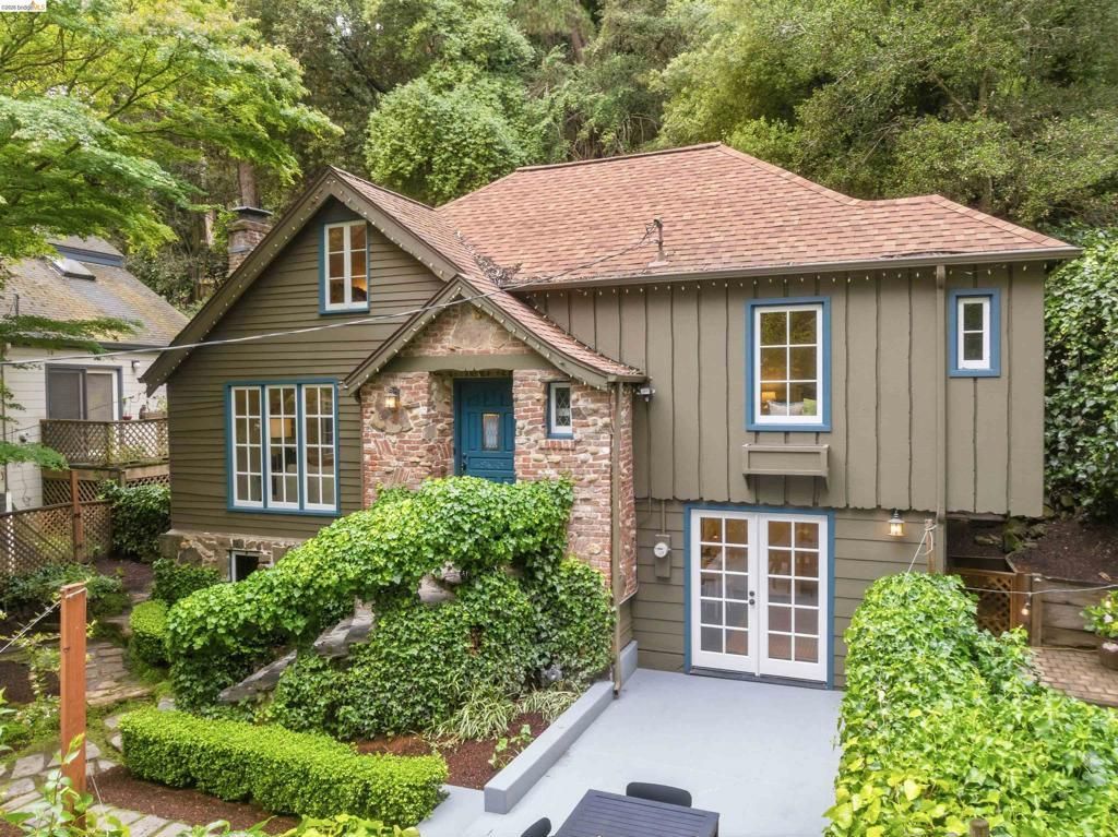 6233 Thornhill Dr, Oakland, CA 94611 Main Photo