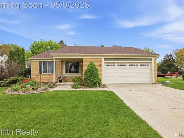779 Oak Ridge Drive , Brighton, MI 48116