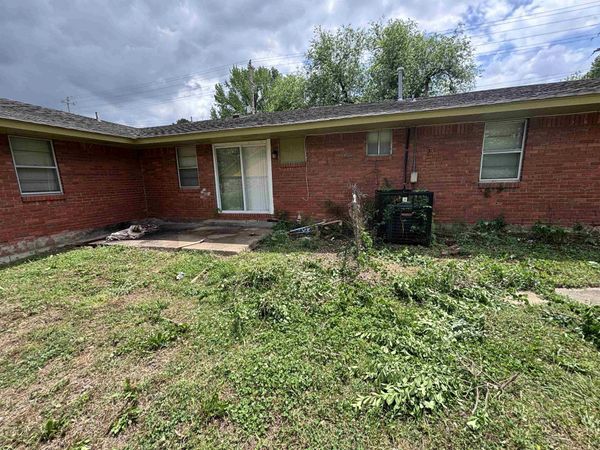 900 W SHELBY DR, Memphis, TN 38109
