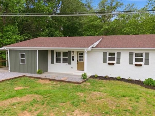 601 Gillespie Street , Dobson, NC 27017