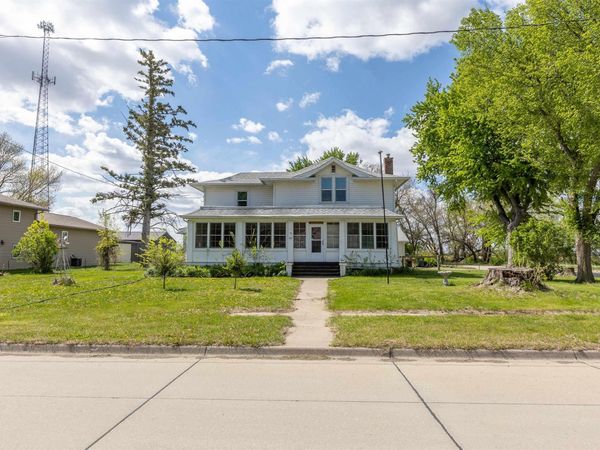 407 Walnut Street, Salix, IA 51052